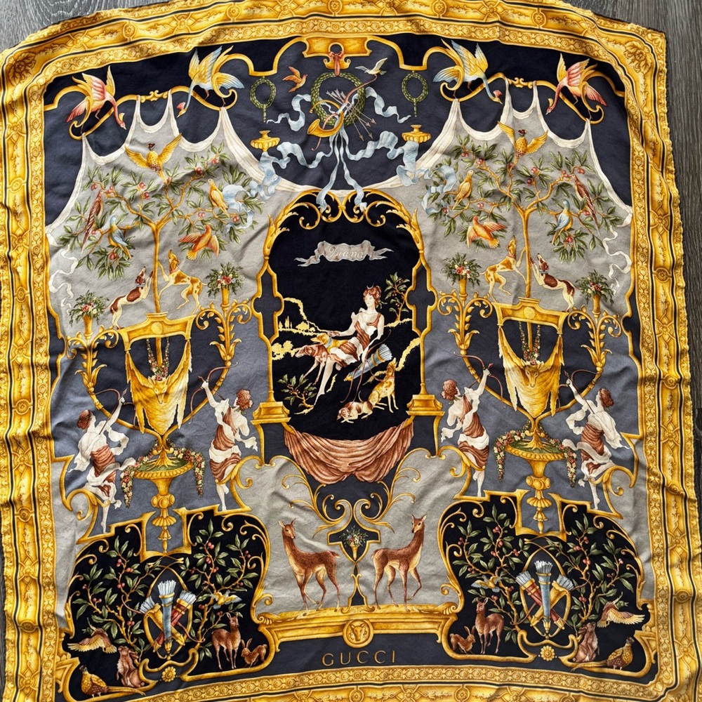 Rare GUCCI Tom Ford Vintage Diana Legend Baroque Goddess Silk Square Scarf